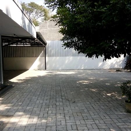 Rembulan Guest House Jombang Ngoại thất bức ảnh